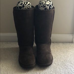 TALL CHOCOLATE UGGS - great condition!